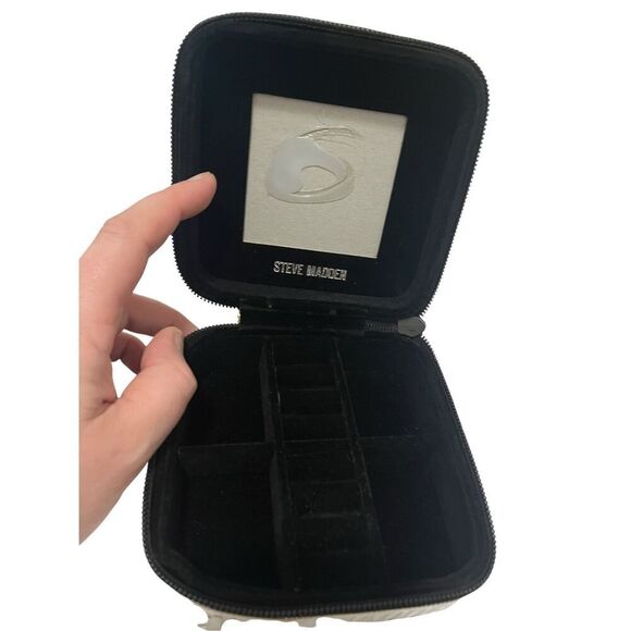 Steve Madden Glitter Square Shape Jewelry Box - Picture 6 of 8